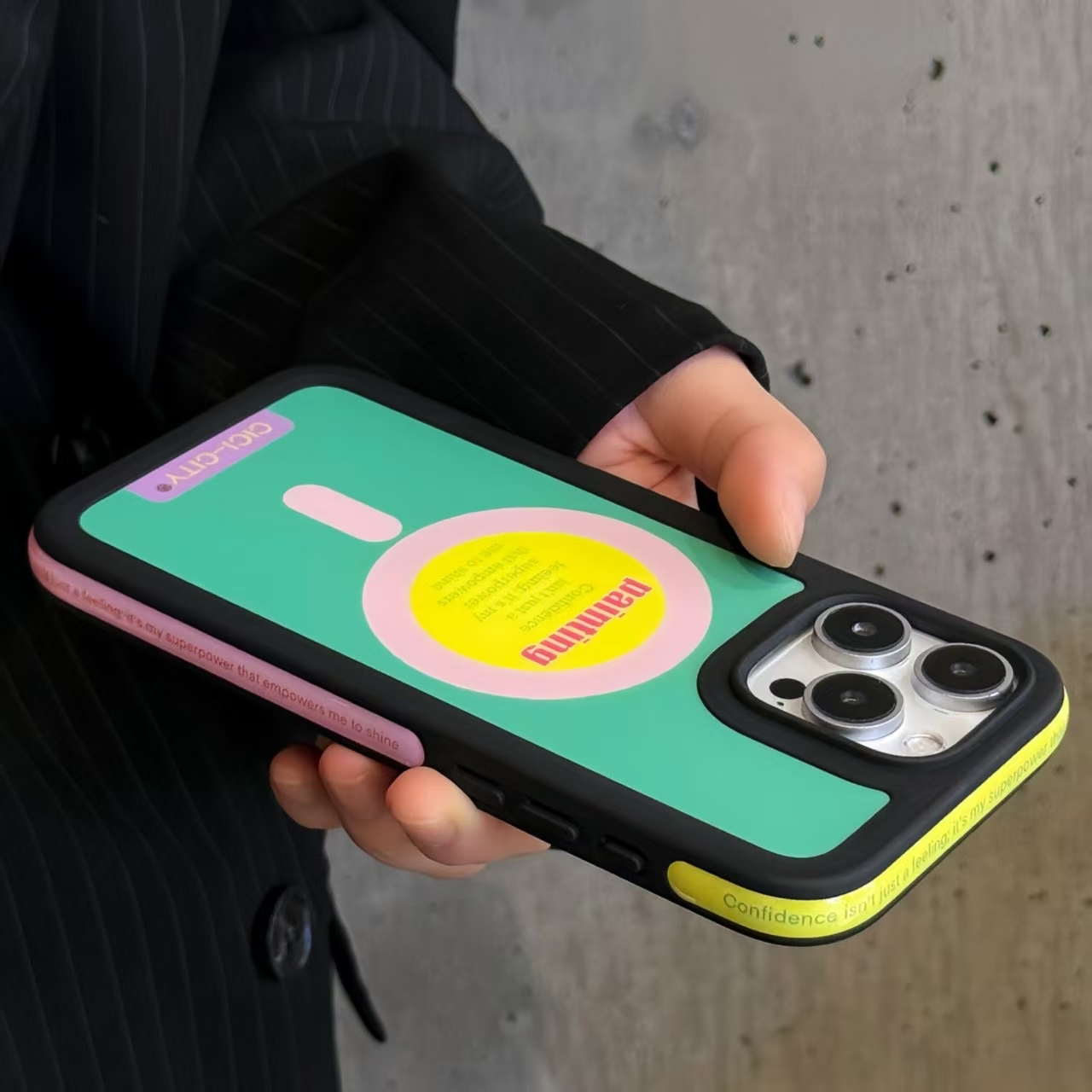 غطاء حماية لهواتف آيفون 13 و14 - مراجعة Phone Cases Vogue وسعره