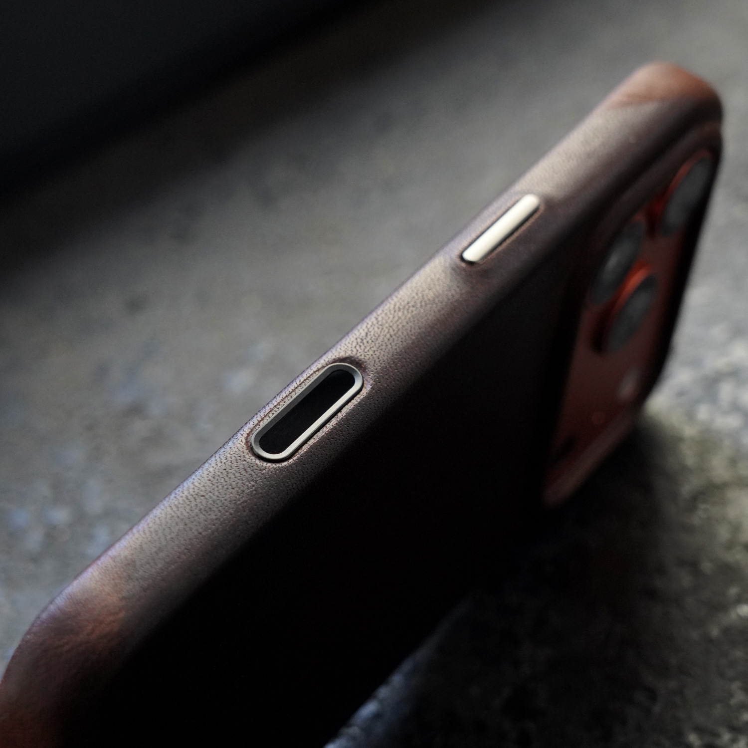 حافظة YMW Horween Dublin من ال - مراجعة Phone Cases Dublin وسعره