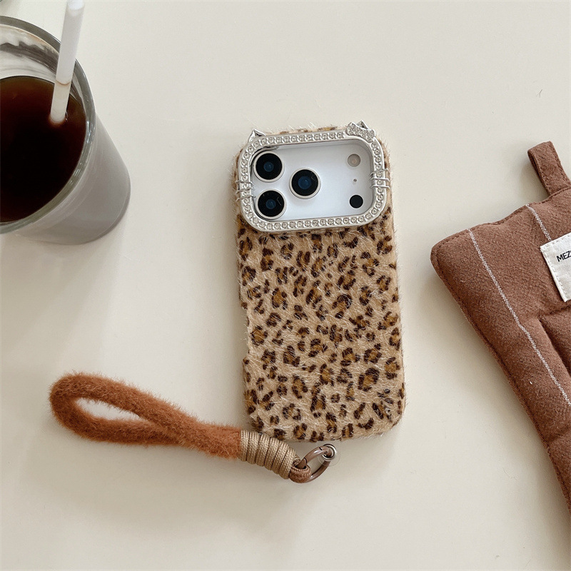 حافظة هاتف فاخرة مرصعة بالألما - مراجعة Phone Cases Apple وسعره